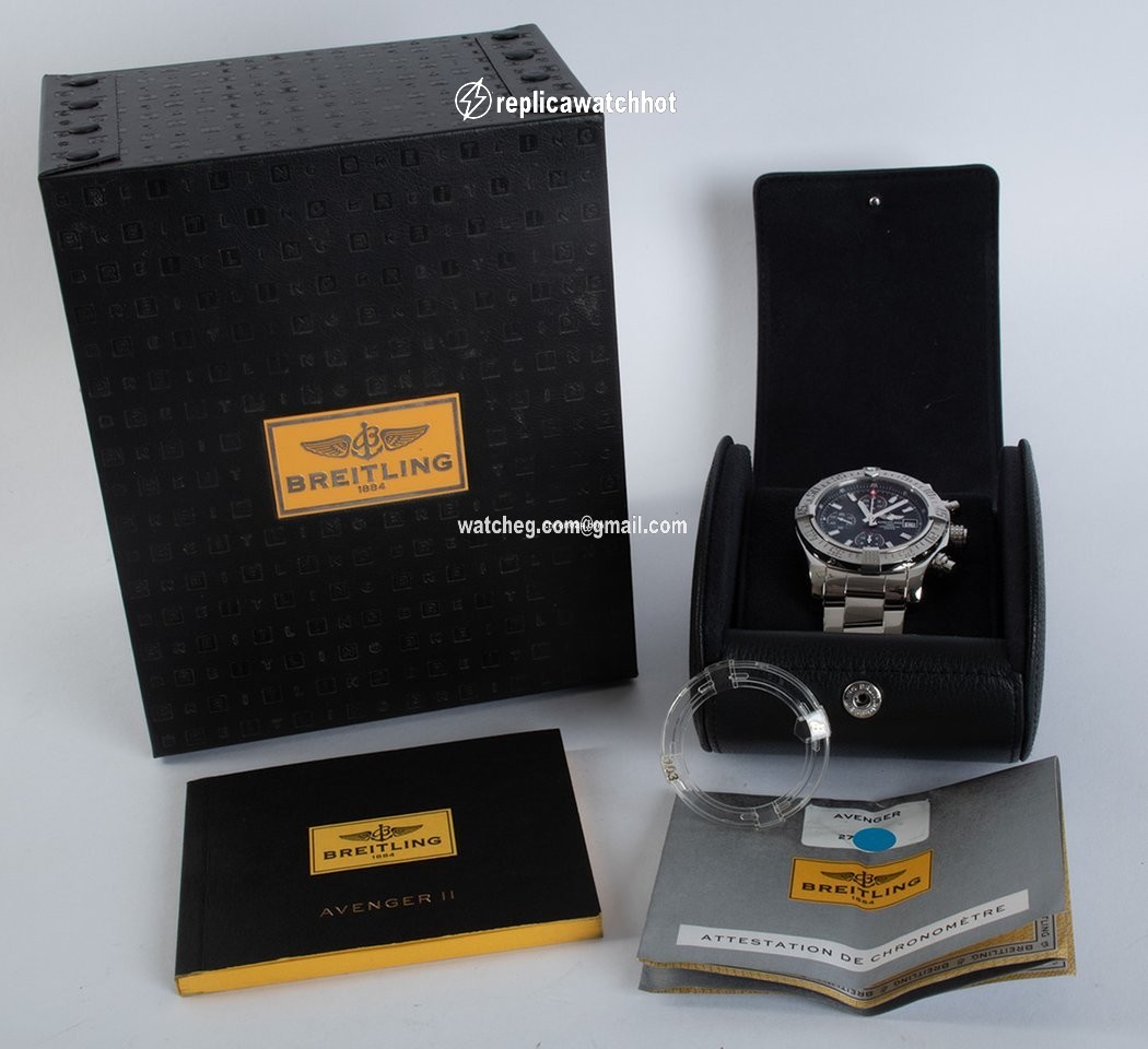 Breitling Avenger II Mens watch Unisex Automatic Steel A1338111 BC32 2
