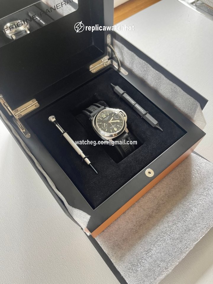 Panerai Luminor GMT Automatic Mens watch Unisex Automatic Steel PAM 00244 2