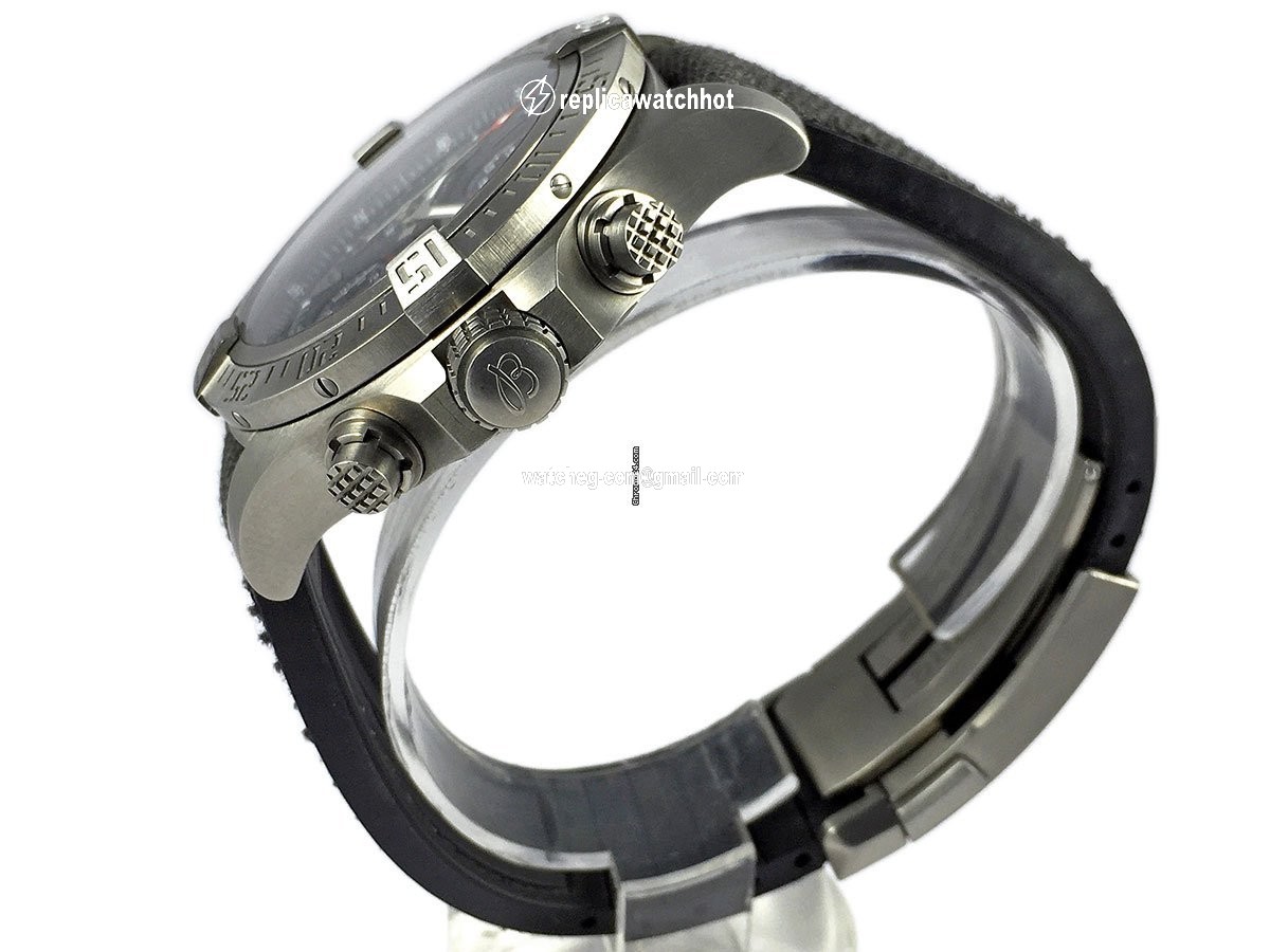 Breitling Avenger Bandit Mens watch Unisex Automatic Titanium E1338310 M534 253S E20DSA.2 2