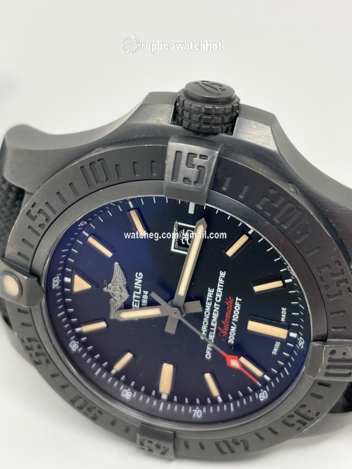 Breitling Avenger Blackbird Mens watch Unisex Automatic Titanium V1731010 BD12 100W 2
