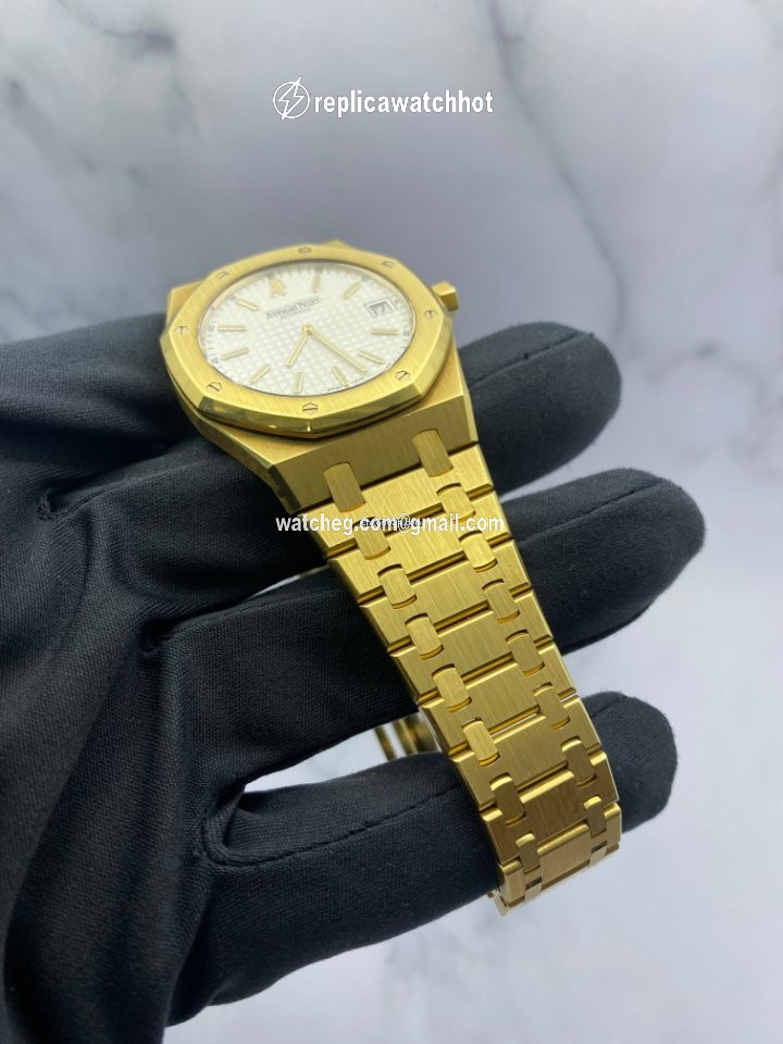 Audemars Piguet Royal Oak Jumbo Mens watch Unisex Automatic Yellow gold 15202BA.OO.0944BA.01 2