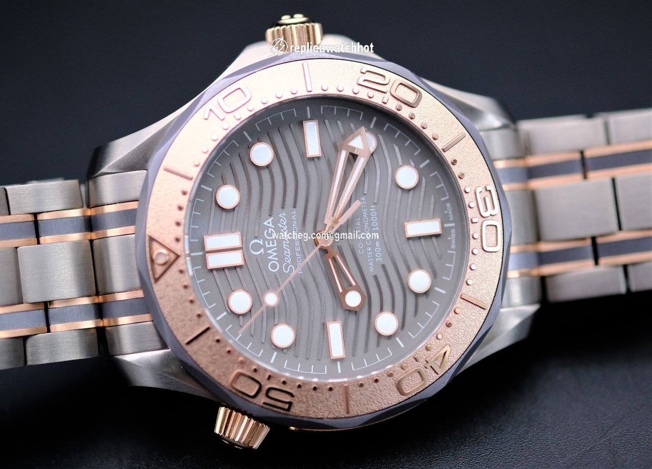 Omega Seamaster Diver 300 M Mens watch Unisex Automatic Titanium 210.60.42.20.99.001 2