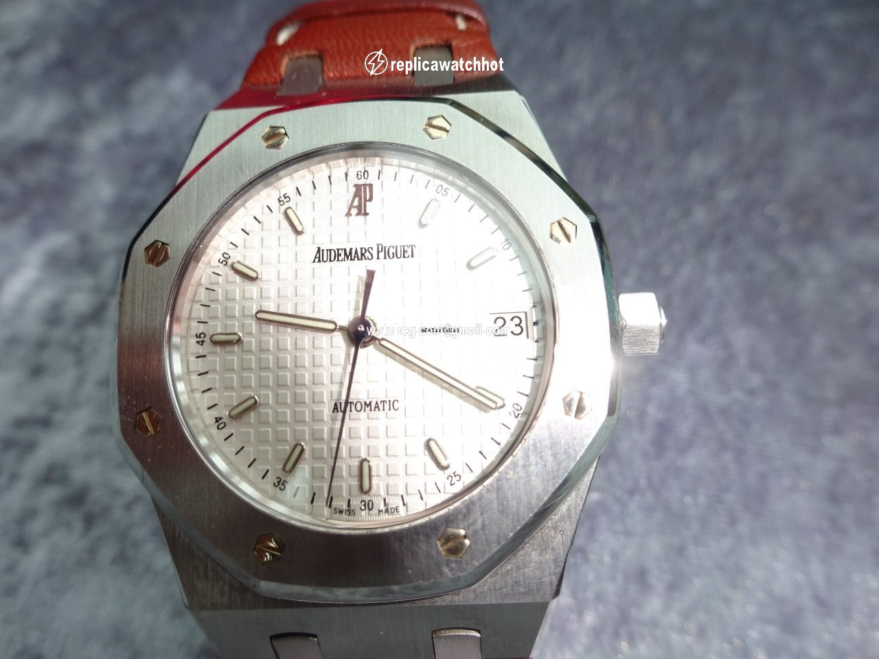 Audemars Piguet Royal Oak Mens watch Unisex Automatic Steel 15189ST.OO.D083CU.01 , Limited Pictet & Cie , Wertanlage 2