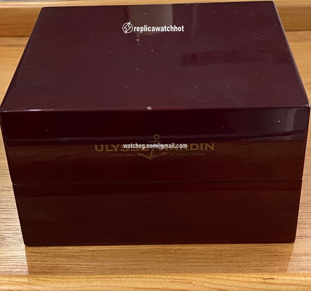 Ulysse Nardin Hammerhead Shark Mens watch Unisex Automatic Titanium 265-91 2