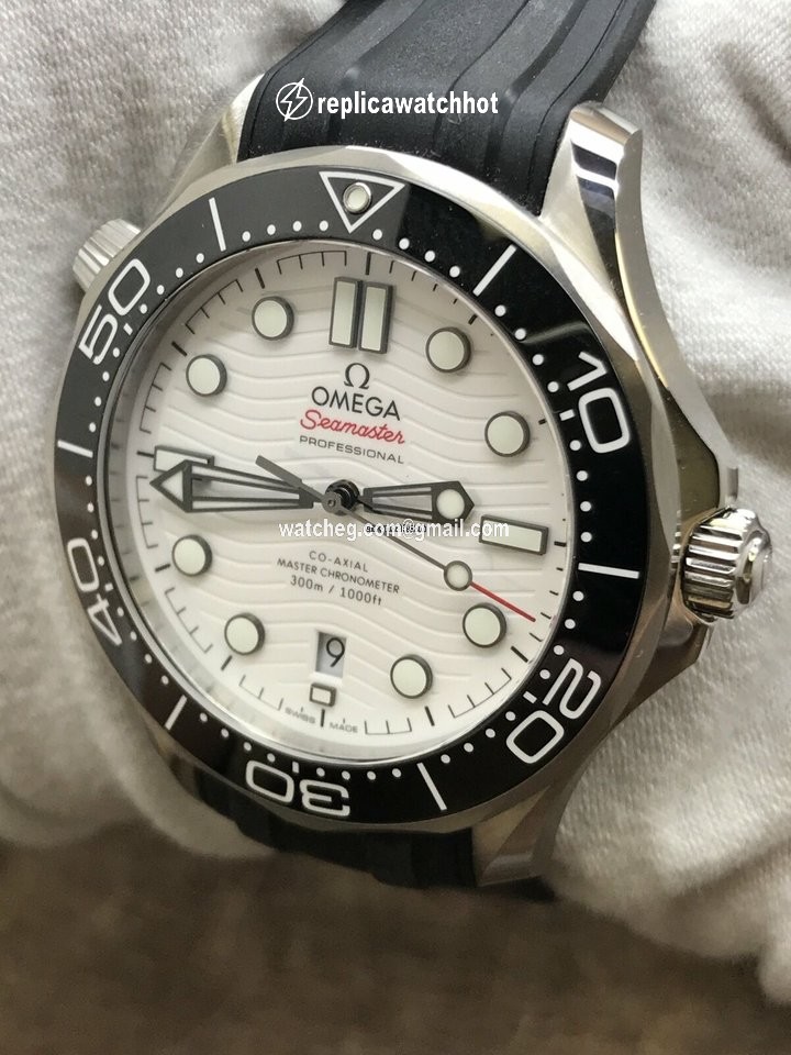 Omega Seamaster Diver 300 M Automatic Steel 300M 210.32.42.20.04.001 2