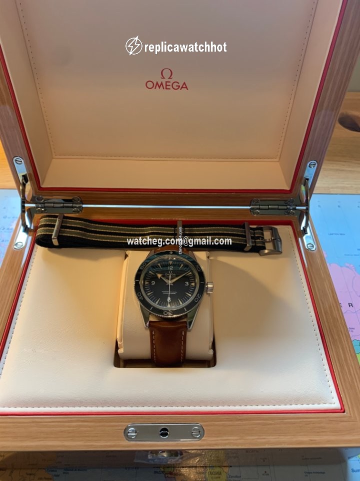 Omega Seamaster 300 Mens watch Unisex Automatic 23332412101002 2