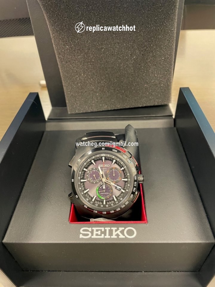 Seiko Astron GPS Solar Chronograph Mens watch Unisex Quartz Titanium SSE121 2