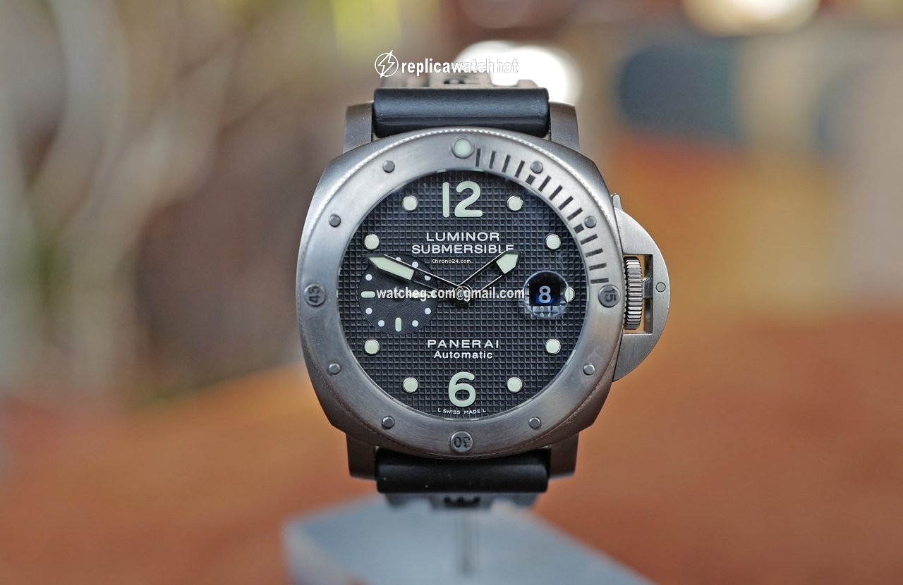 Panerai Luminor Submersible Automatic Titanium PAM 25 2
