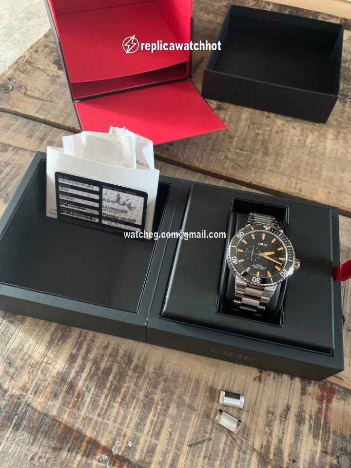 Oris Aquis Small Second Mens watch Unisex Automatic Steel 01 743 7733 4159-07 4 24 64EB 2
