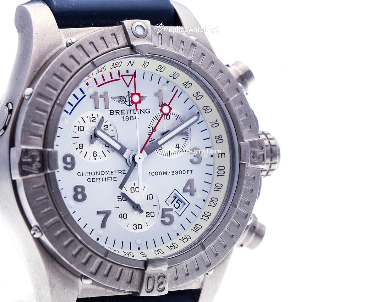 Breitling Avenger Mens watch Unisex Quartz Titanium E73360 2