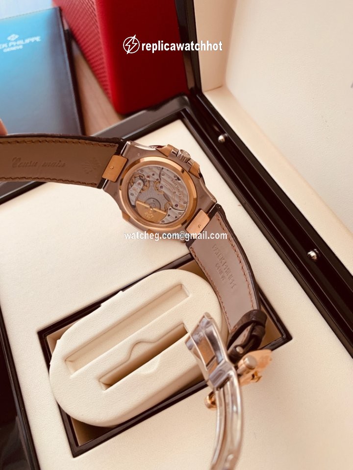 Patek Philippe Nautilus 5712GR 2