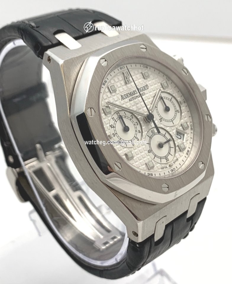 Audemars Piguet Royal Oak Chronograph Mens watch Unisex Automatic White gold 26022BC.OO.D002CR.01 2