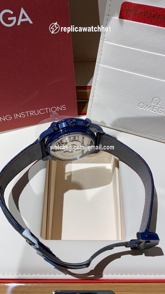 Omega Speedmaster Professional Moonwatch Moonphase Mens watch Unisex Automatic Ceramic 304.93.44.52.03.002 2