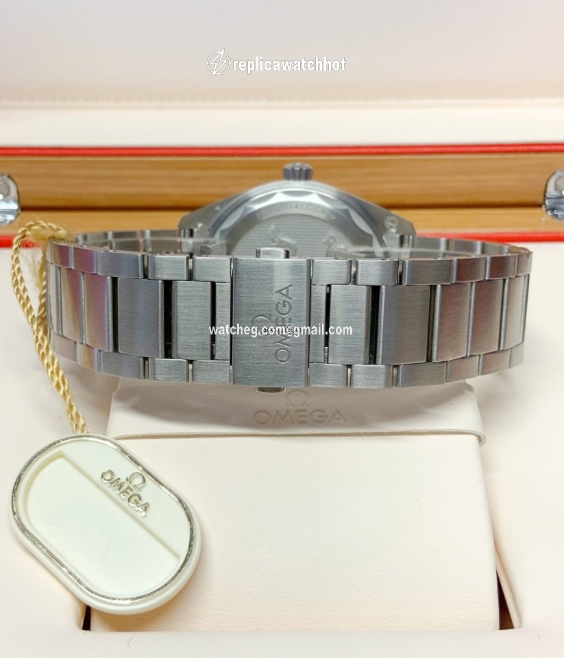 Omega Seamaster Railmaster Mens watch Unisex Automatic Steel 220.10.40.20.06.001 2