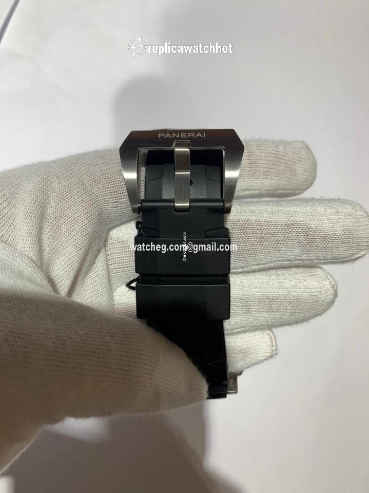 Panerai Luminor Submersible 1950 3 Days Automatic Mens watch Unisex Automatic Titanium PAM 01305 2