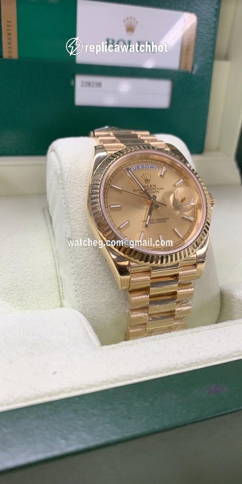 Rolex Day-Date 40 Mens watch Unisex Yellow gold Automatic 228238-0003 2