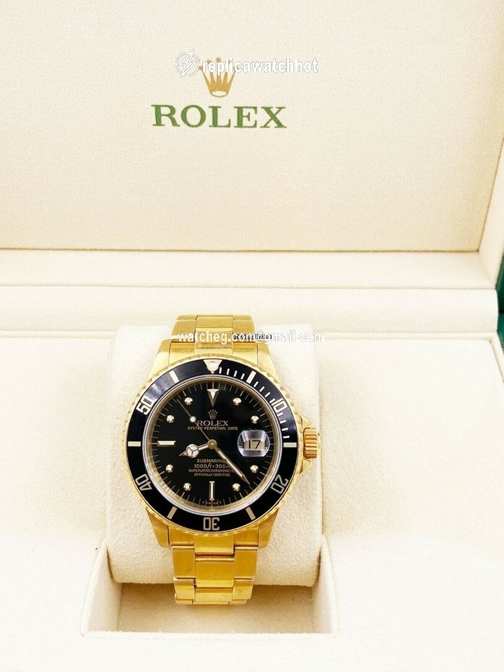 Rolex Submariner Date Yellow gold Automatic 16808 2