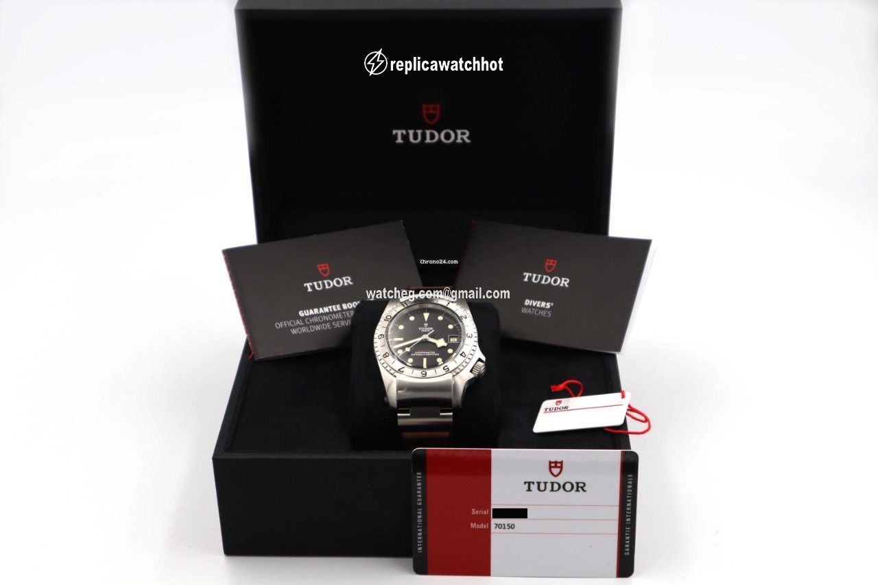 Tudor Black Bay Mens watch Unisex Automatic Steel 70150 2
