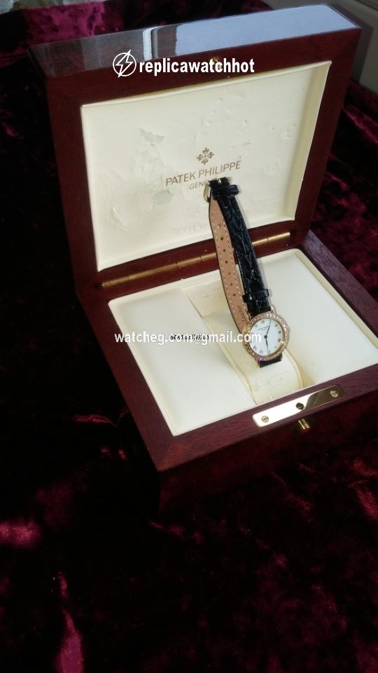 Patek Philippe Calatrava Womens watch Quartz Yellow gold 4820J 2