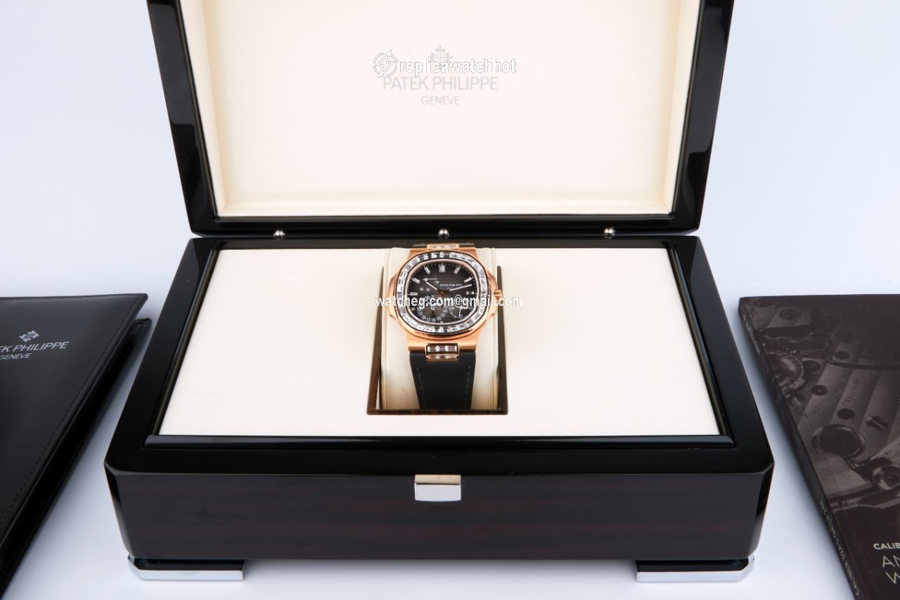 Patek Philippe Nautilus Mens watch Unisex Automatic Rose gold 5712R-001 2