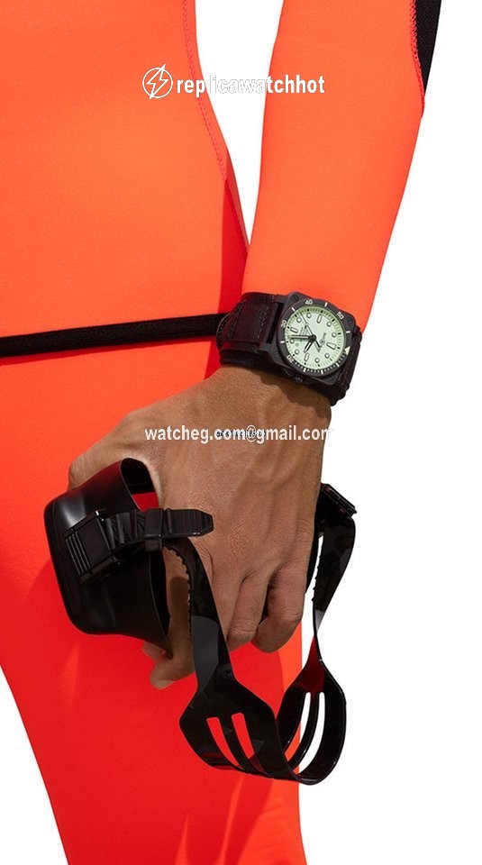 Bell & Ross BR 03 Mens watch Unisex Automatic Ceramic BR0392-D-C5-CE SRB 2