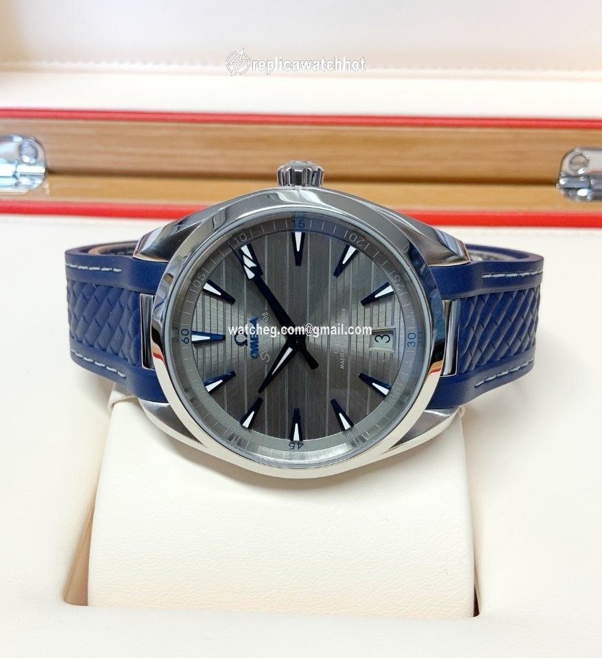 Omega Seamaster Aqua Terra Mens watch Unisex Automatic Steel 220.12.41.21.06.001 2