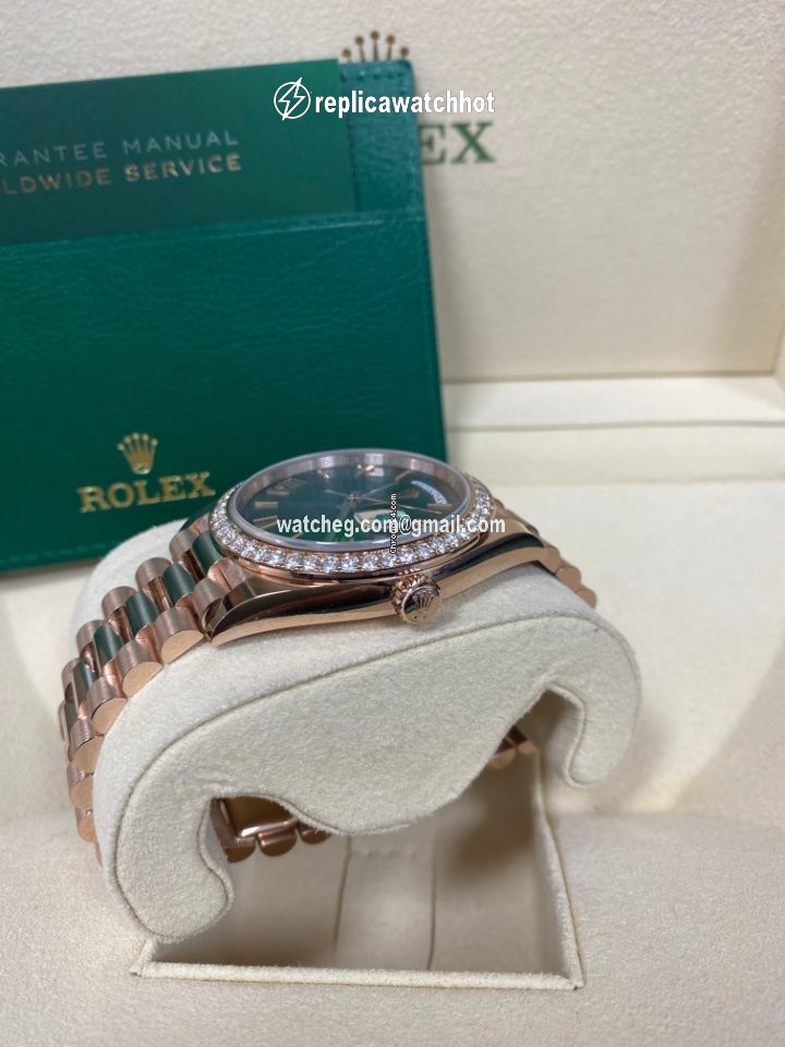 Rolex Day-Date 40 Mens watch Unisex Rose gold Automatic 228345 2