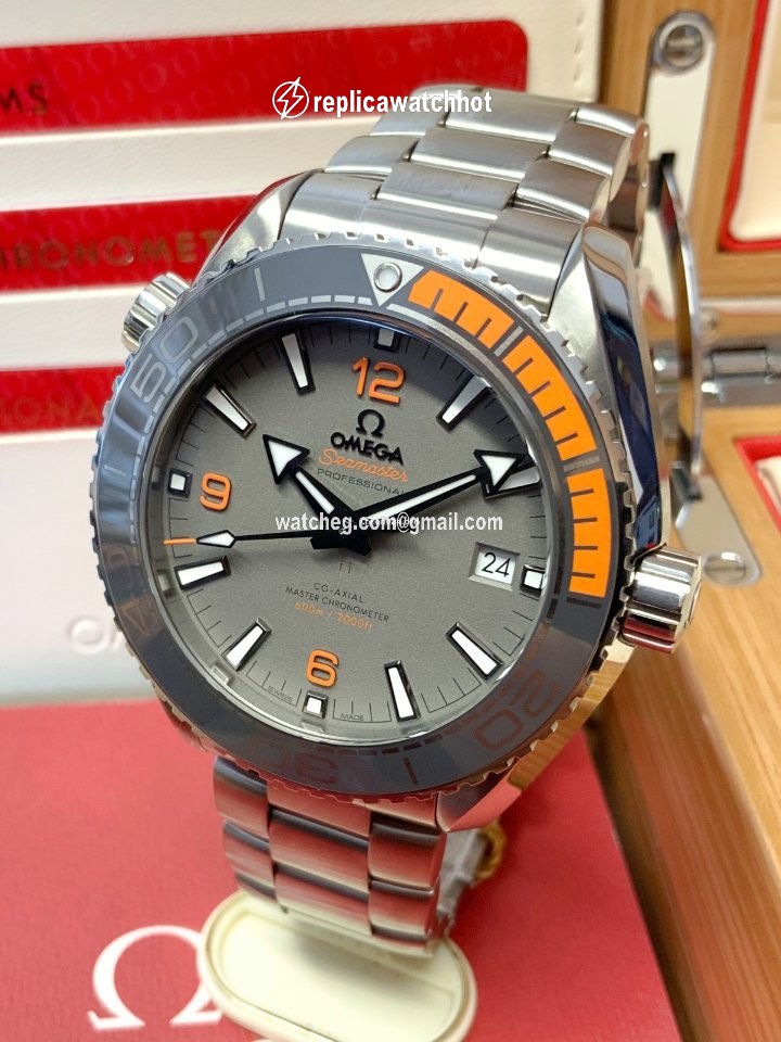 Omega Seamaster Planet Ocean Mens watch Unisex Automatic Titanium 215.90.44.21.99.001 2