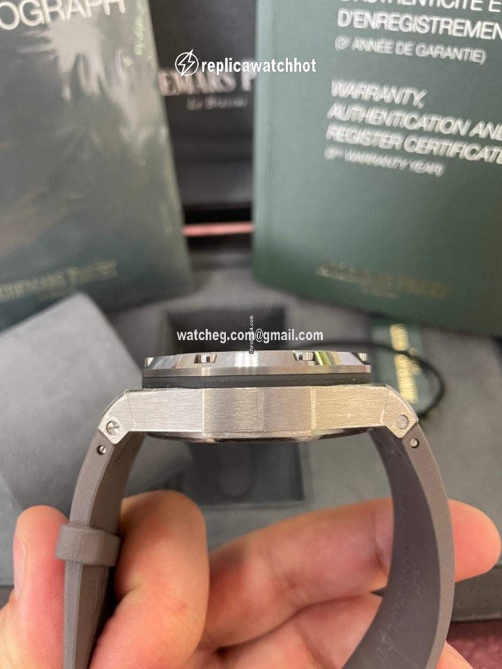Audemars Piguet Royal Oak Offshore Chronograph Mens watch Unisex Automatic Titanium 26568IM.OO.A004CA.01 2
