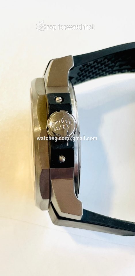 Corum Admirals Cup Competition 48 Mens watch Unisex Automatic Titanium 947.931.04 2