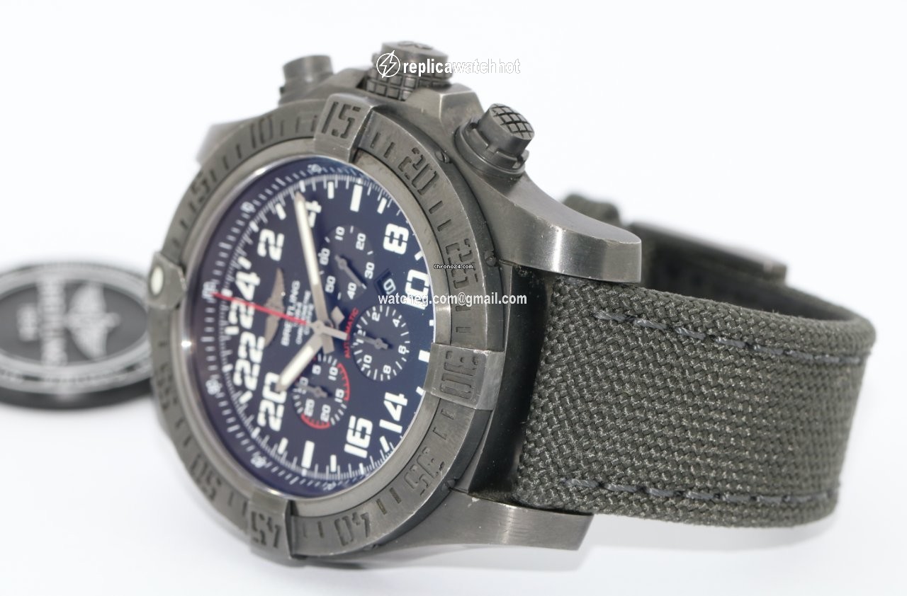 Breitling Super Avenger II Steel M2233010 2