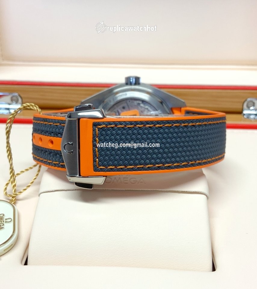 Omega Seamaster Planet Ocean Mens watch Unisex Automatic Titanium 215.92.44.21.99.001 2