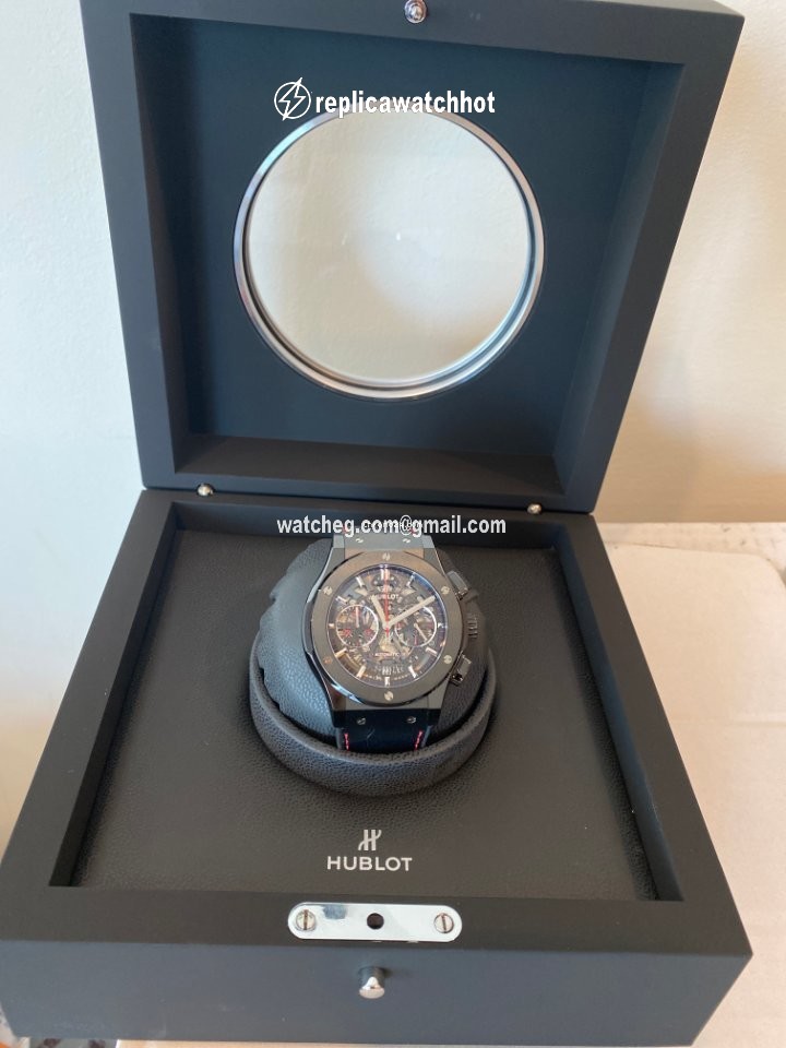 Hublot Classic Fusion Aerofusion Mens watch Unisex Automatic Ceramic 525.CM.0173.LR.AUM20 2