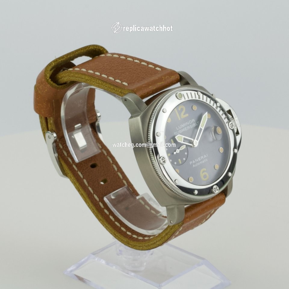 Panerai Luminor Submersible Mens watch Unisex Automatic Titanium PAM 00170 2