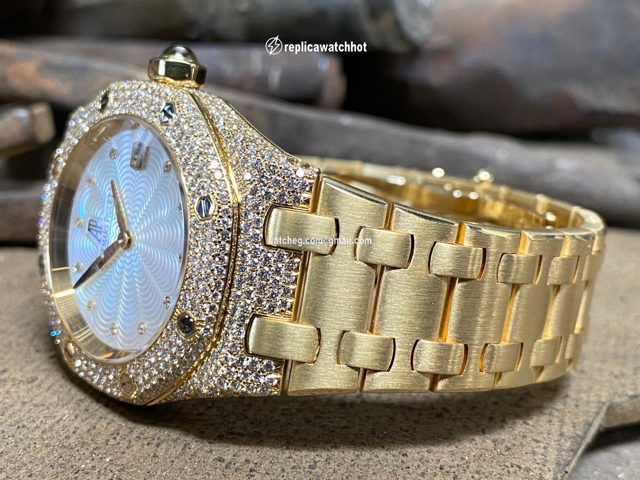 Audemars Piguet Royal Oak Lady Womens watch Quartz Yellow gold 67605BA.ZZ.D080SU.01 2