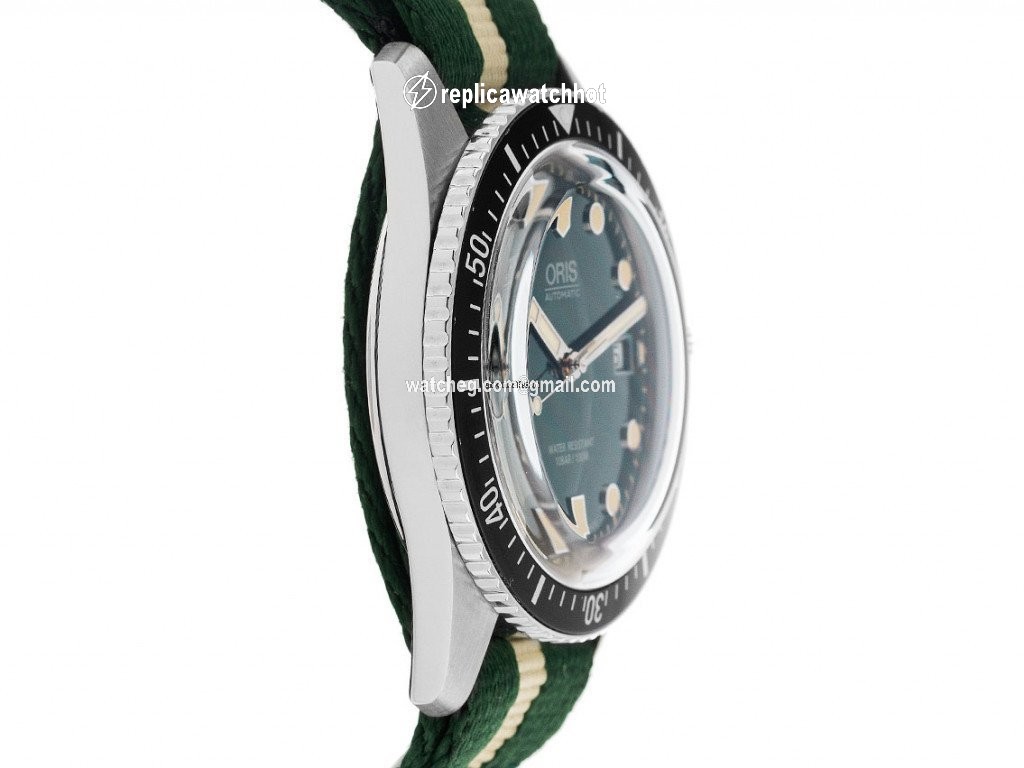 Oris Divers Sixty Five Mens watch Unisex Automatic Steel 01733 7720 4057 07 5 21 24FC 2