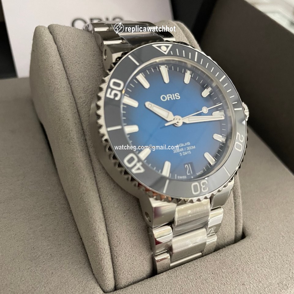 Oris Aquis Date Mens watch Unisex Automatic Steel 01 400 7769 4135-07 8 22 09PEB 2