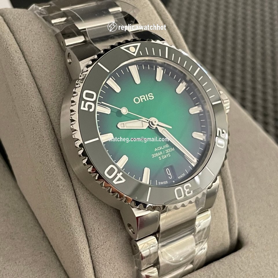 Oris Aquis Date Mens watch Unisex Automatic Steel 01 400 7769 4157 07 8 22 09PEB 2