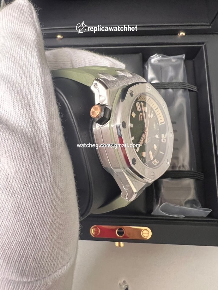 Audemars Piguet Royal Oak Offshore Diver Mens watch Unisex Automatic Steel 15720ST.OO.A052CA.01 2