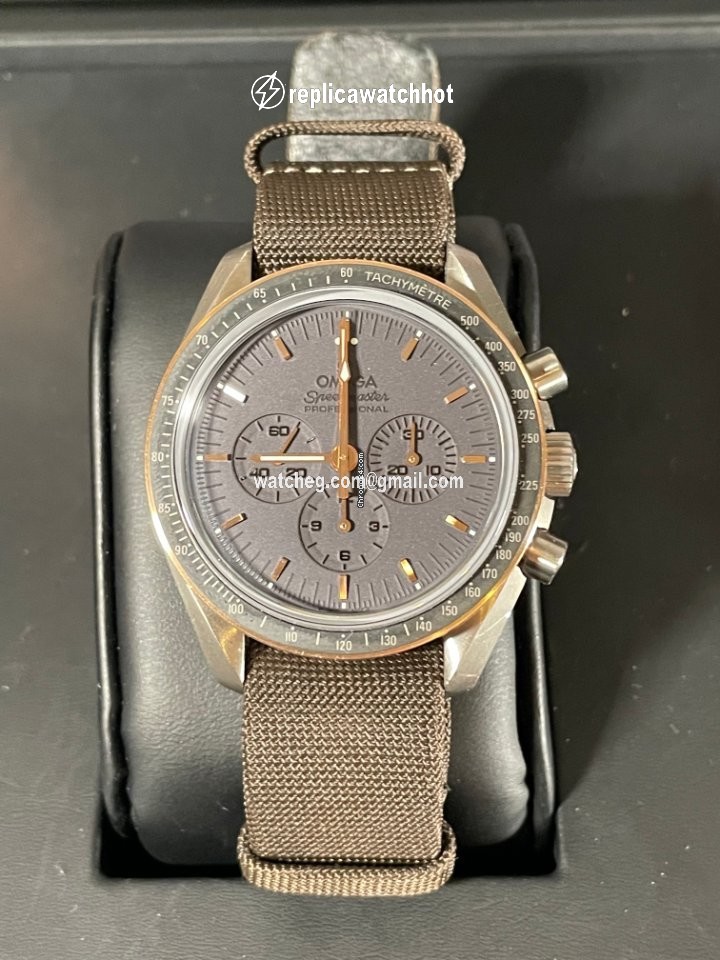 Omega Speedmaster Professional Moonwatch Mens watch Unisex Manual winding Titanium 311.62.42.30.06.001 2