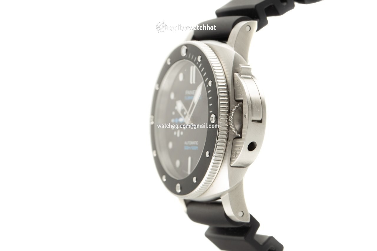 Panerai Luminor Submersible Mens watch Unisex Automatic Steel PAM00683 2
