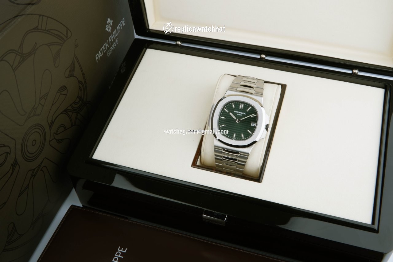 Patek Philippe Nautilus Mens watch Unisex Automatic Steel 5711 1A-014 2