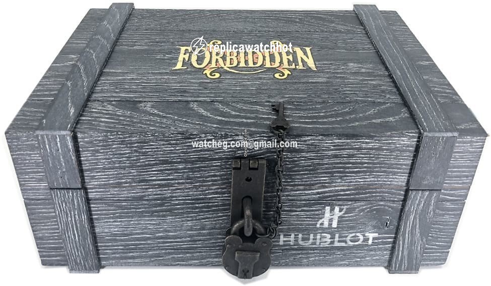 Hublot Classic Fusion Chronograph Mens watch Unisex Automatic Ceramic 521.CC.0589.VR.OPX14 2