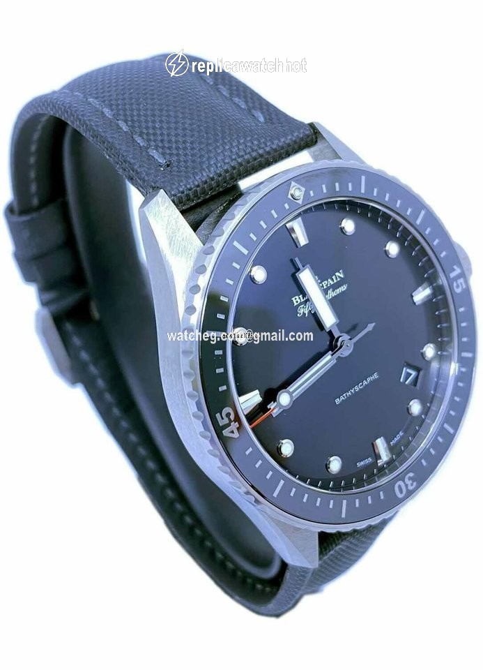 Blancpain Fifty Fathoms Bathyscaphe Mens watch Unisex Automatic Titanium 5000 1230 B52A 2