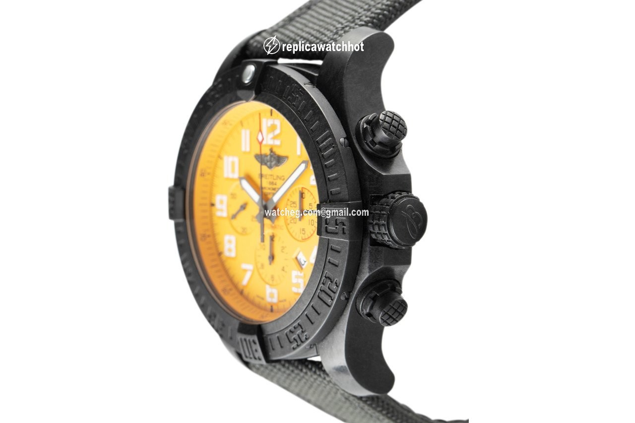 Breitling Avenger Hurricane Mens watch Unisex Automatic XB0170 2