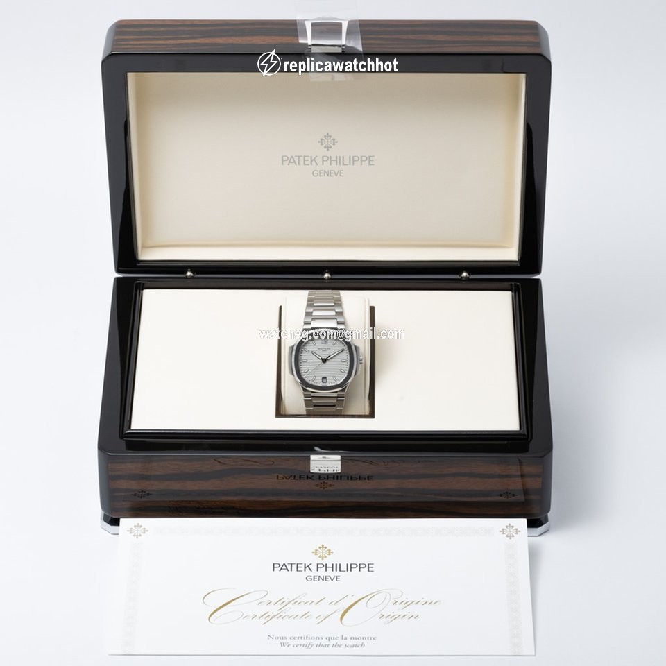Patek Philippe Nautilus Womens watch Automatic Steel 7118 1A-010 2