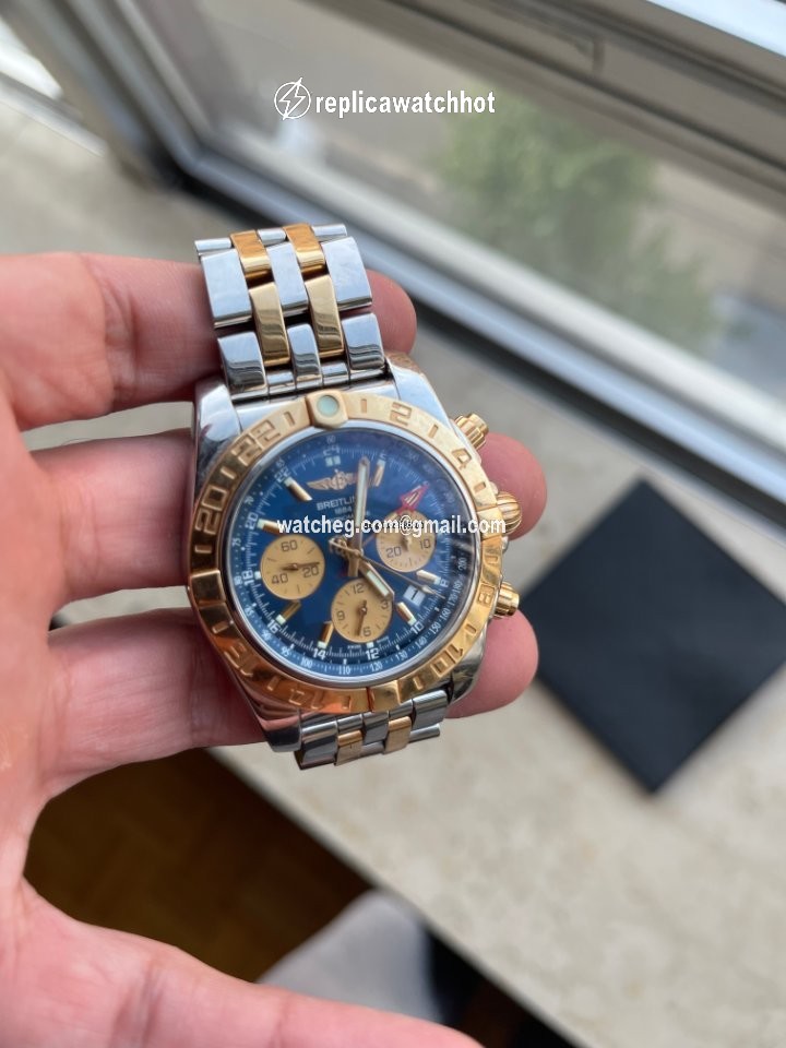 Breitling Chronomat 44 GMT Mens watch Unisex Gold Steel CB042012 C858 2
