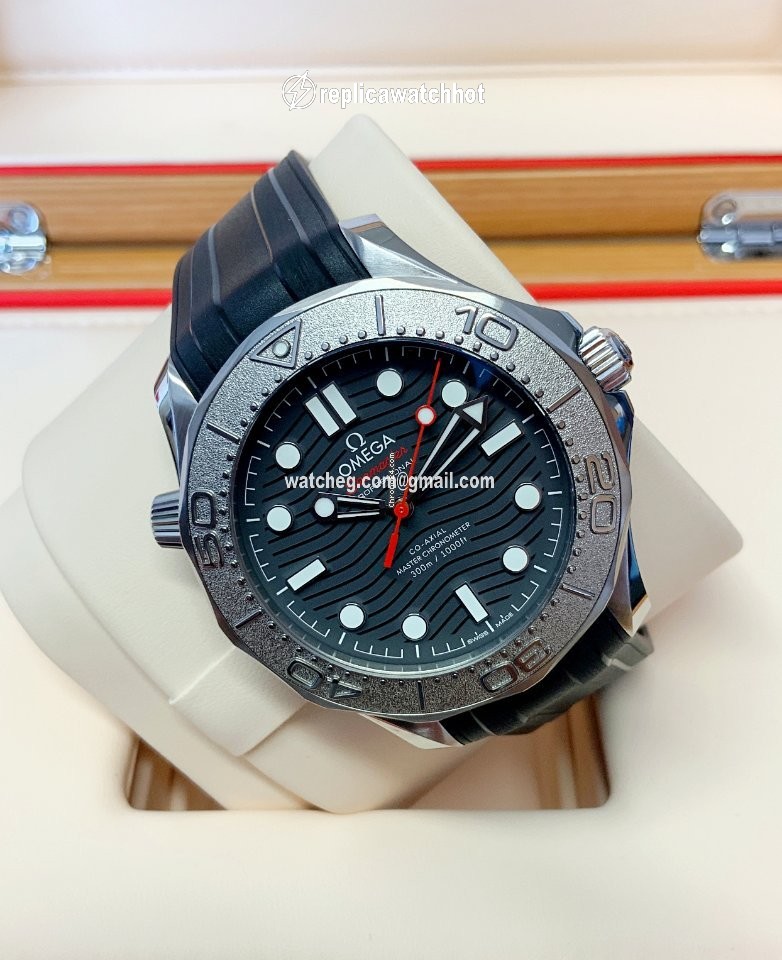 Omega Seamaster Diver 300 M Mens watch Unisex Automatic Steel 210.32.42.20.01.002 2