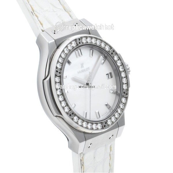 Hublot Classic Fusion Quartz Womens watch Quartz Titanium 581.NE.6070.LR.1204.JPN16 2