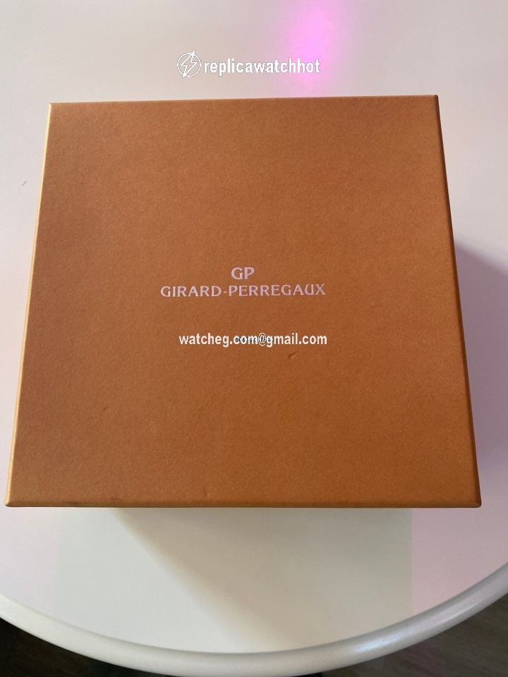 Girard Perregaux Laureato Mens watch Unisex Automatic 80180.1.11.6516 2